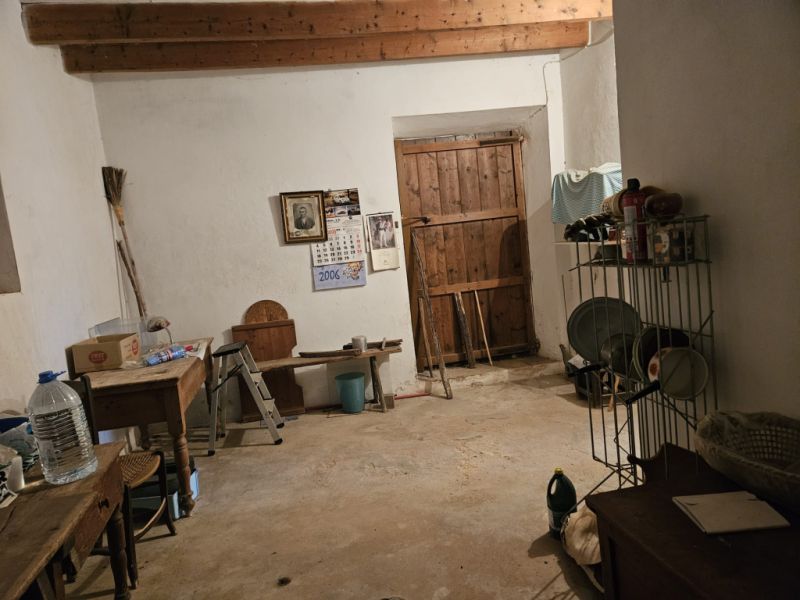 Beautiful finca with house to renovate