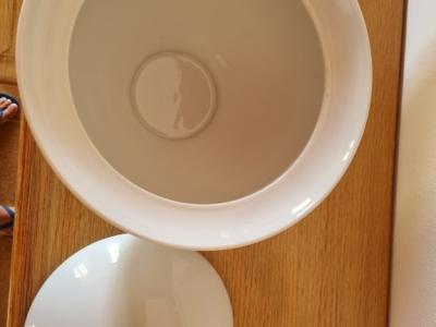 Beautiful large serving bowl from the brand Thomas