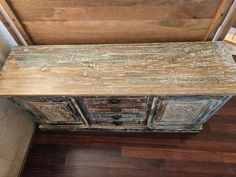 Schöne indische Anrichte aus Massivholz