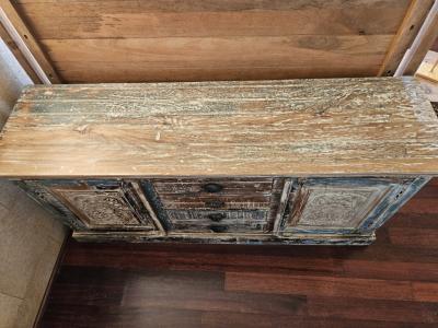 Schöne indische Anrichte aus Massivholz