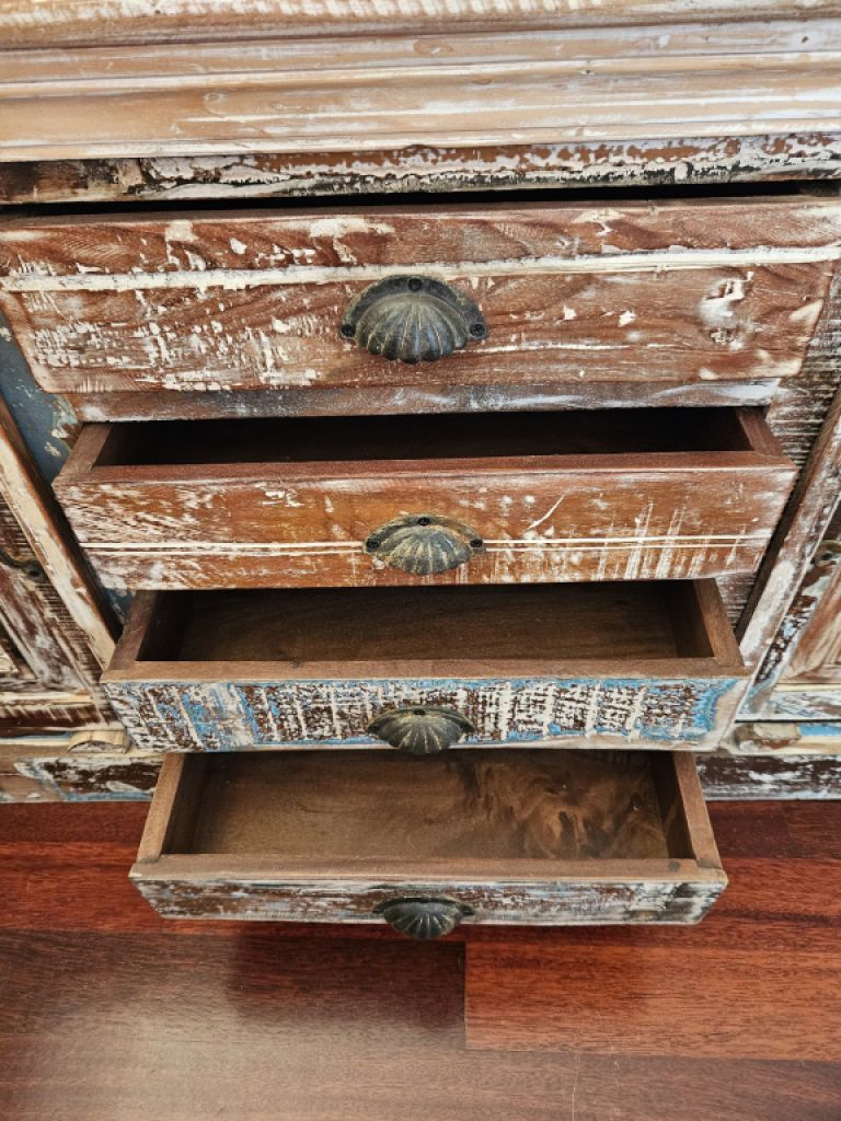 Schöne indische Anrichte aus Massivholz