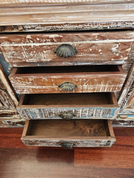 Schöne indische Anrichte aus Massivholz