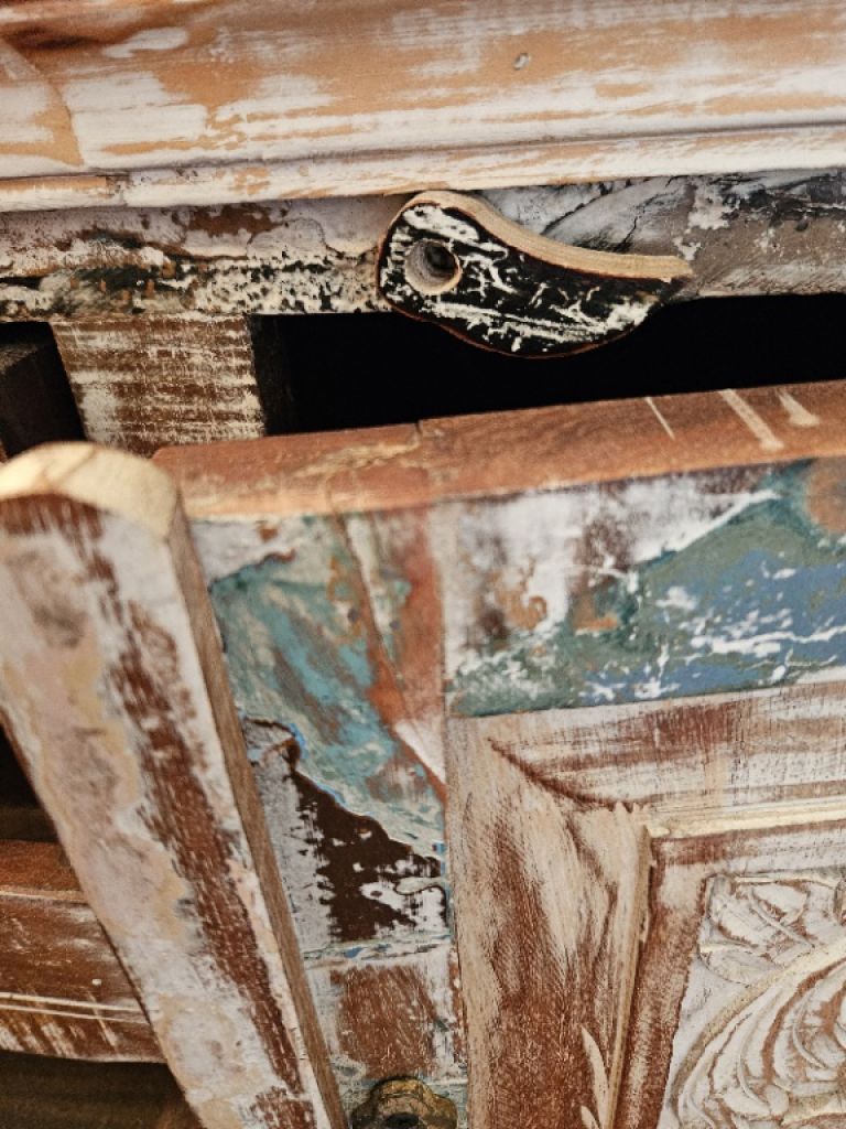 Schöne indische Anrichte aus Massivholz