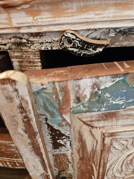 Schöne indische Anrichte aus Massivholz