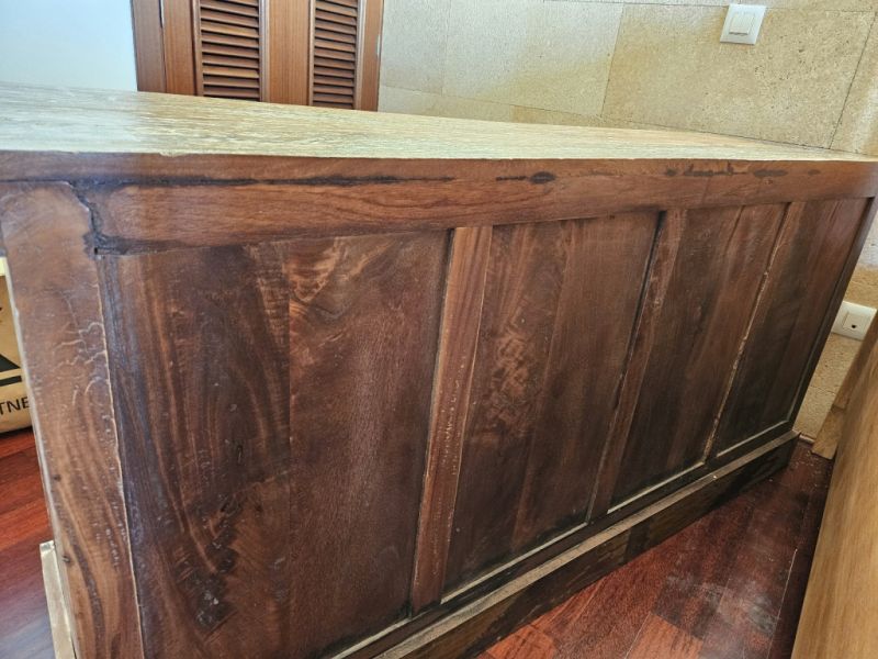 Schöne indische Anrichte aus Massivholz