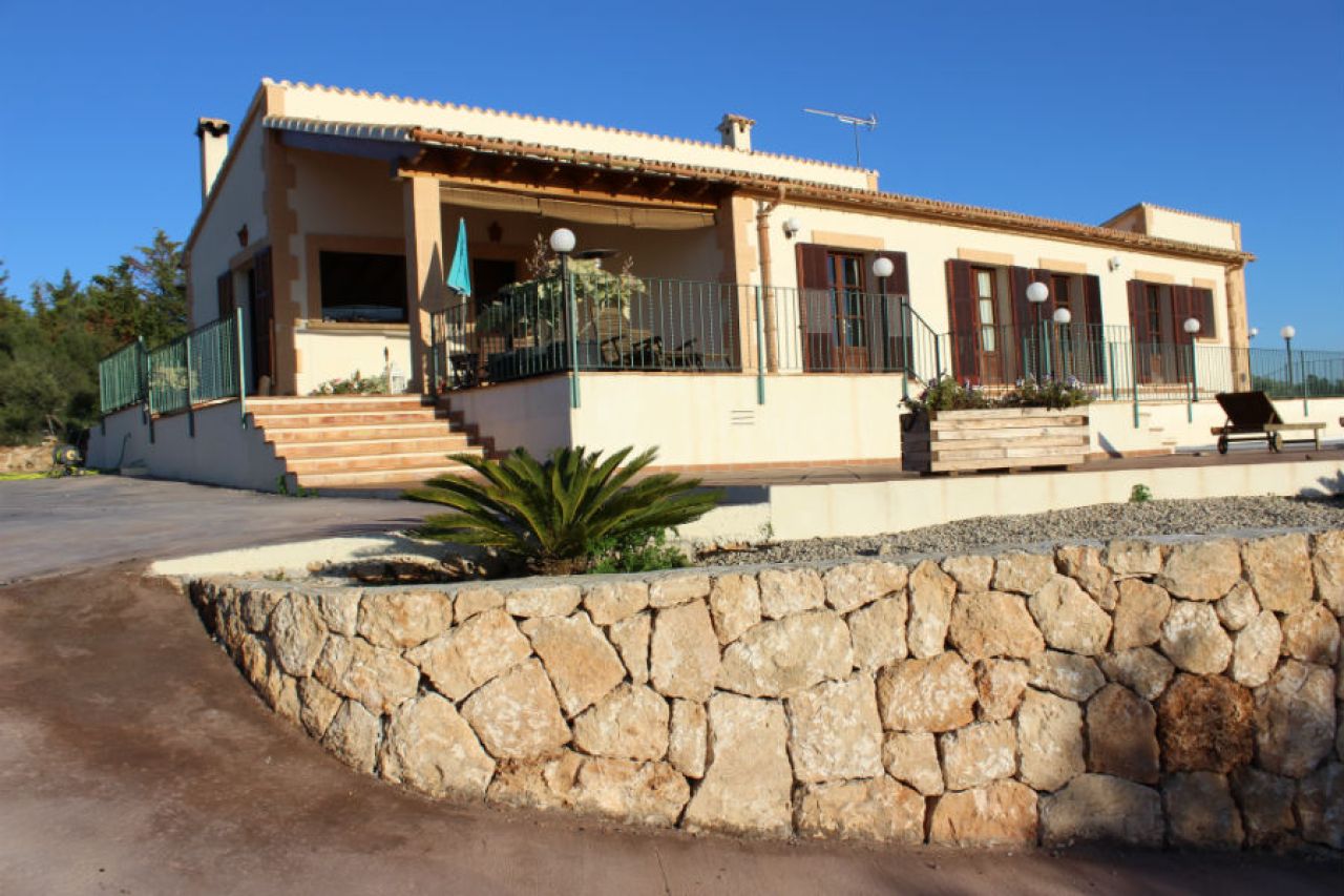 Beautiful rustic property for sale in Puntiró