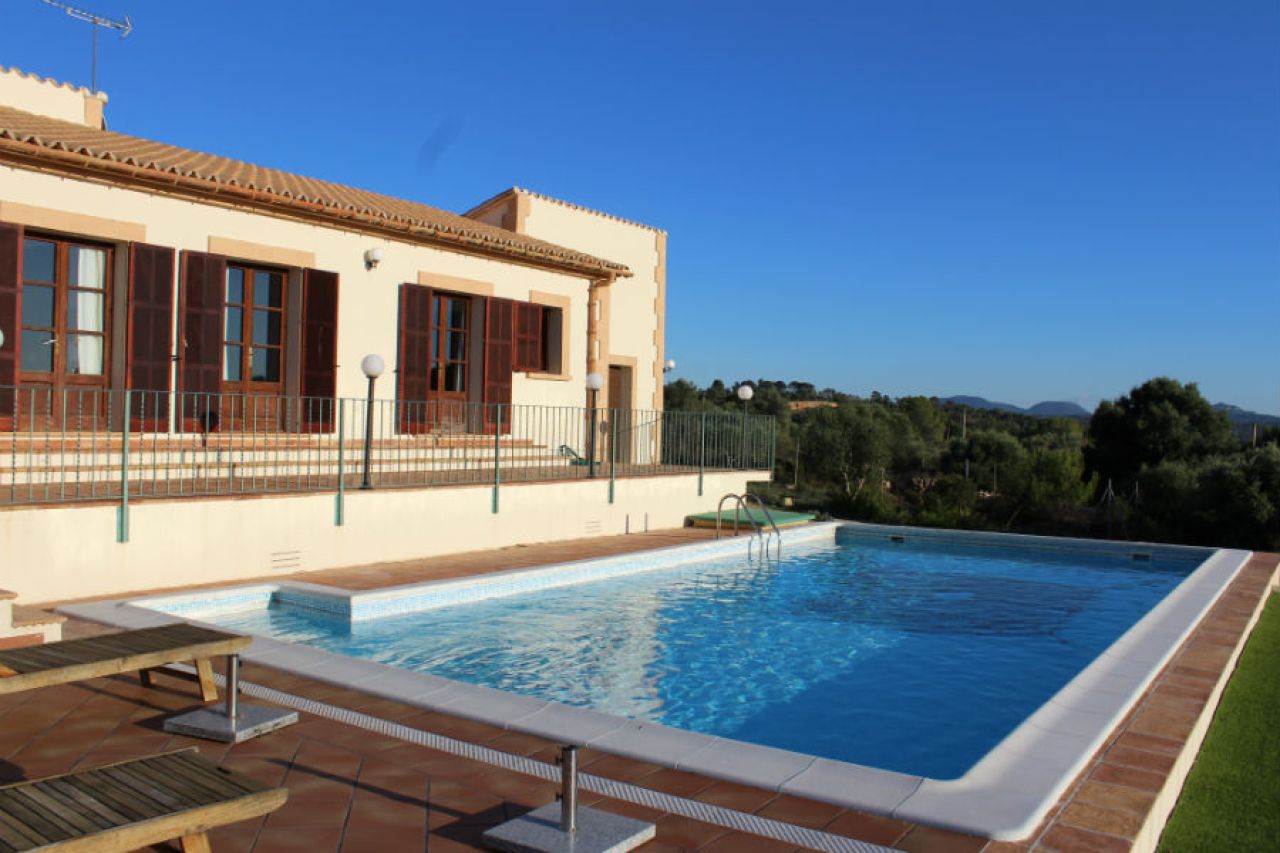 Beautiful rustic property for sale in Puntiró