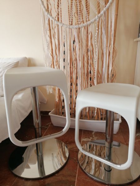 Schöne stabile Hocker günstig abzugeben!