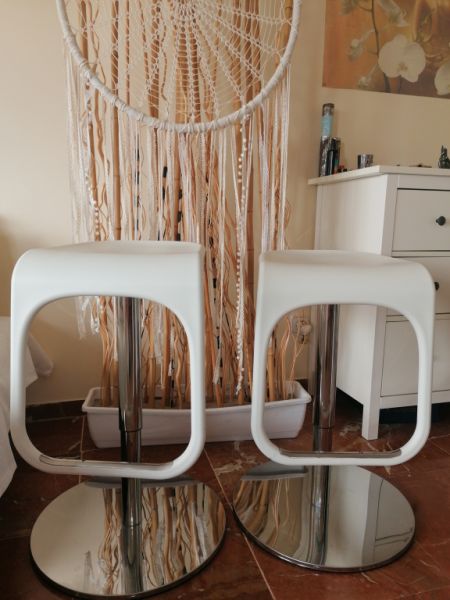 Schöne stabile Hocker günstig abzugeben!