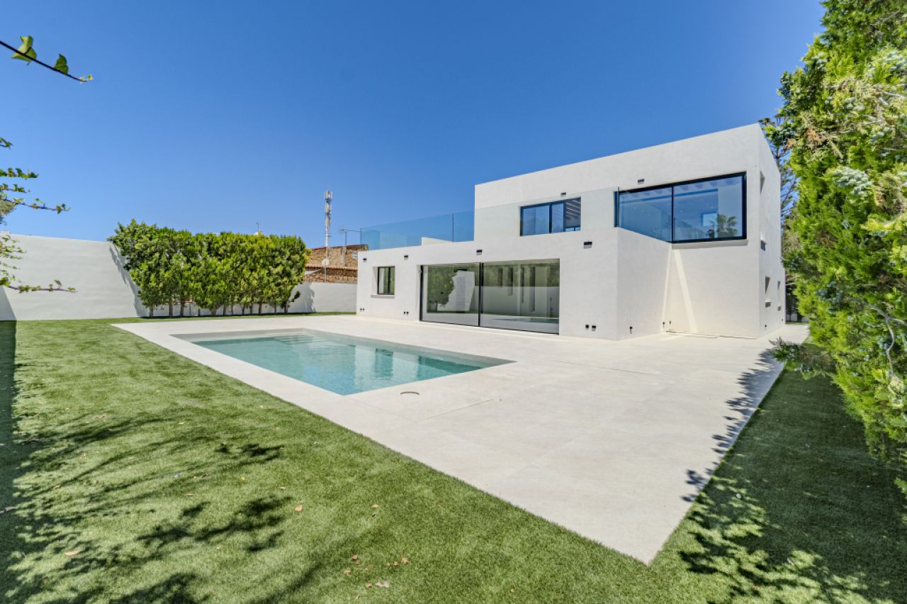 Schöne Villa zum Verkauf in Bahia Grande mit Neubau