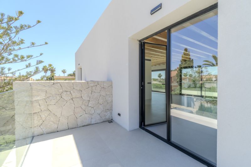 Schöne Villa zum Verkauf in Bahia Grande mit Neubau