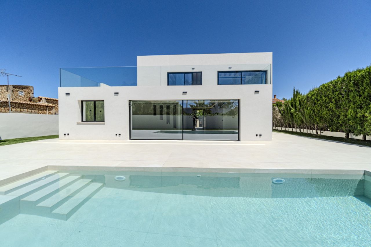 Schöne Villa zum Verkauf in Bahia Grande mit Neubau