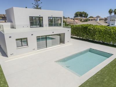 Schöne Villa zum Verkauf in Bahia Grande mit Neubau