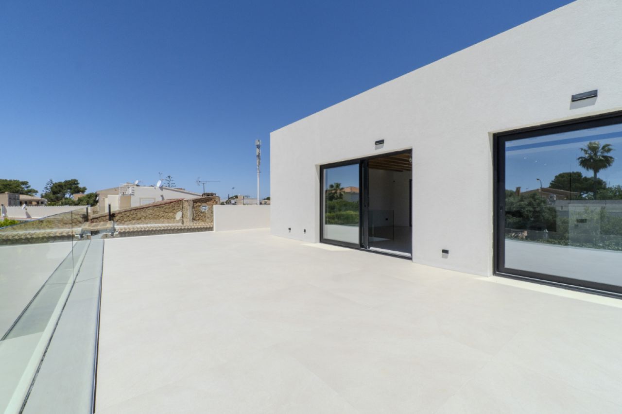 Schöne Villa zum Verkauf in Bahia Grande mit Neubau