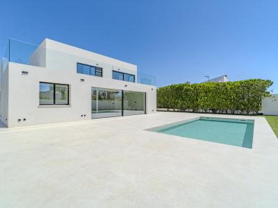 Schöne Villa zum Verkauf in Bahia Grande mit Neubau