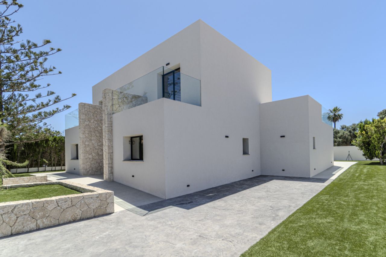 Schöne Villa zum Verkauf in Bahia Grande mit Neubau