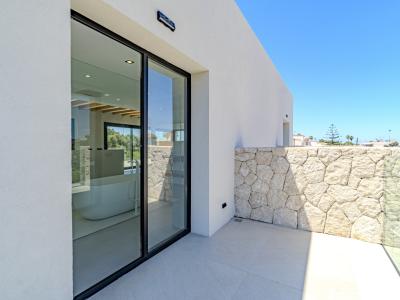 Schöne Villa zum Verkauf in Bahia Grande mit Neubau