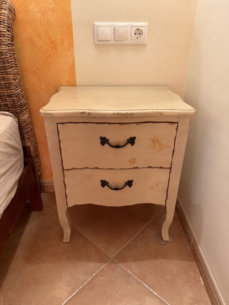 Beautiful vintage nightstands / side tables