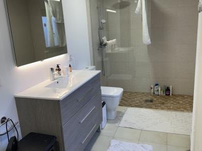 Schöne Zimmer in einem wunderschönen Dorfhaus in Sencelles  zu vermieten