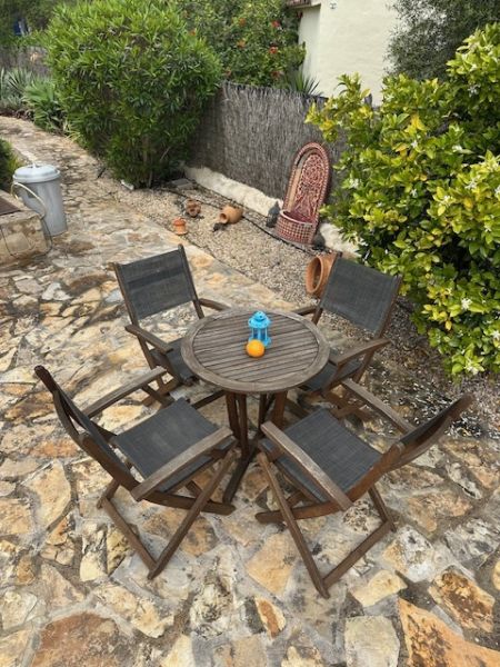 Beautiful Round Team Wooden Table with 4 Chairs