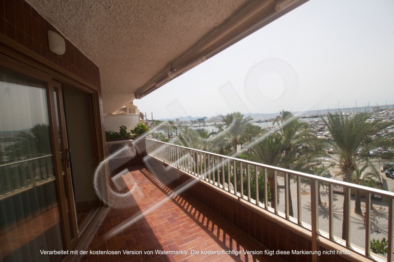 Bonito apartamento directamente en el puerto de Port de Alcudia