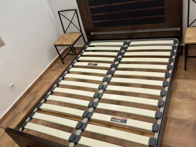 Schönes Bett aus Holz inklusive Lattenrost zu verkaufen