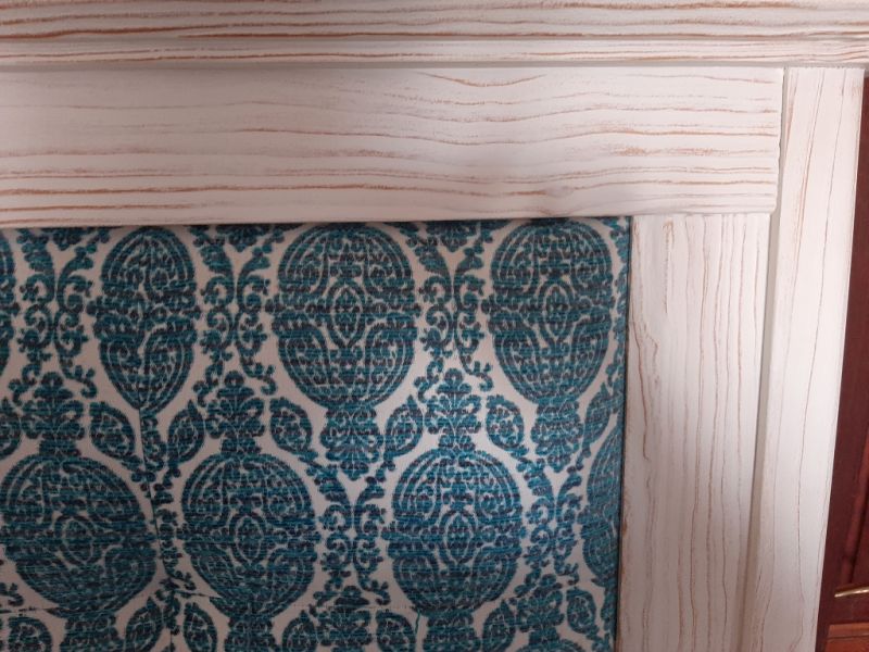 Schönes Kopfteil handgefertigt durch Schreinerarbeit