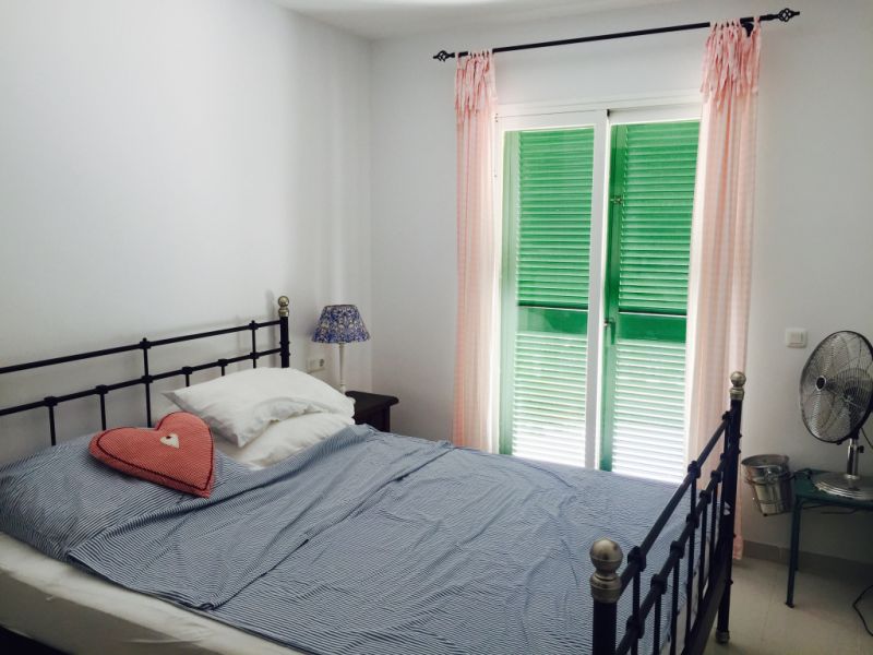 Nice metal bed 1.60 × 2 m, including slatted frame, mattress and topper!