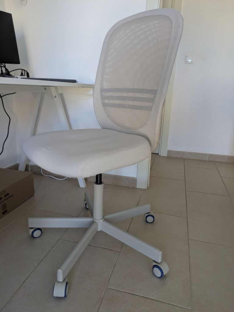 Escritorio con silla de oficina incluida/Ikea