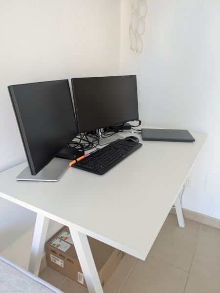 Escritorio con silla de oficina incluida/Ikea