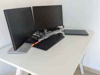 Escritorio con silla de oficina incluida/Ikea