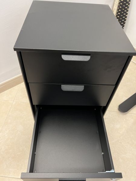 Escritorio y cajonera