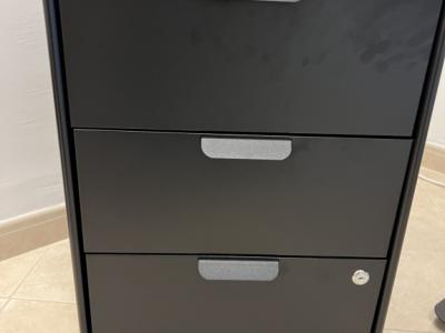 Escritorio y cajonera