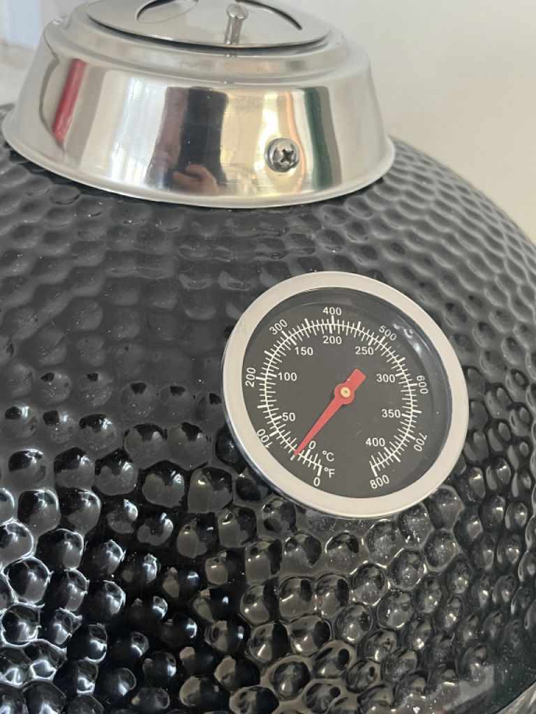 Schwarzer Keramik-Kamado 2-in-1-Räucherofen mit Holzkohlegrill 56 cm