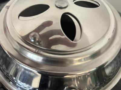 Schwarzer Keramik-Kamado 2-in-1-Räucherofen mit Holzkohlegrill 56 cm