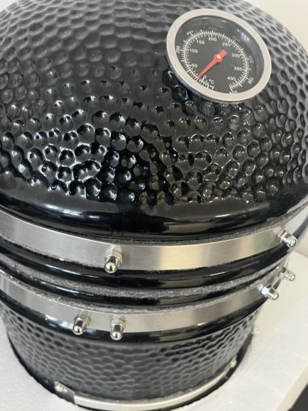 Schwarzer Keramik-Kamado 2-in-1-Räucherofen mit Holzkohlegrill 56 cm