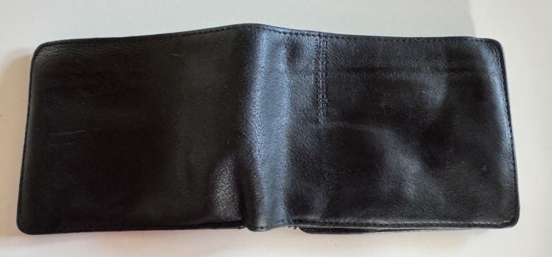 Black wallet / soft leather wallet, Brand: aunts & uncles