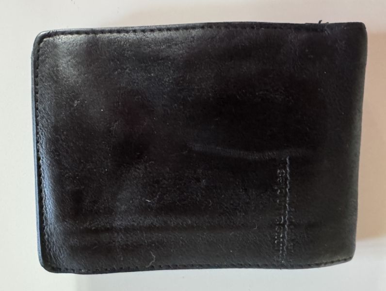Black wallet / soft leather wallet, Brand: aunts & uncles