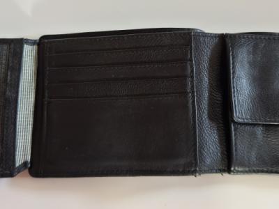 Black wallet / soft leather wallet, Brand: aunts & uncles