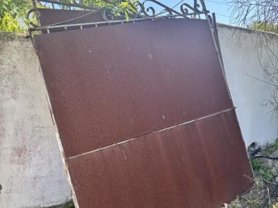 Heavy iron gates 2 pieces 2 x 1.80 m