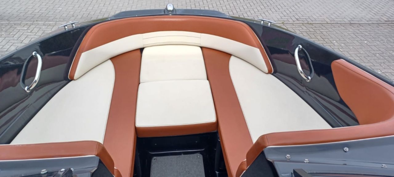 SeaRay 190 SPX Black Beauty