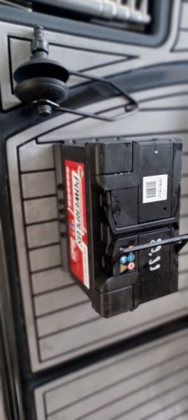 SeaRay 190 SPX Black Beauty