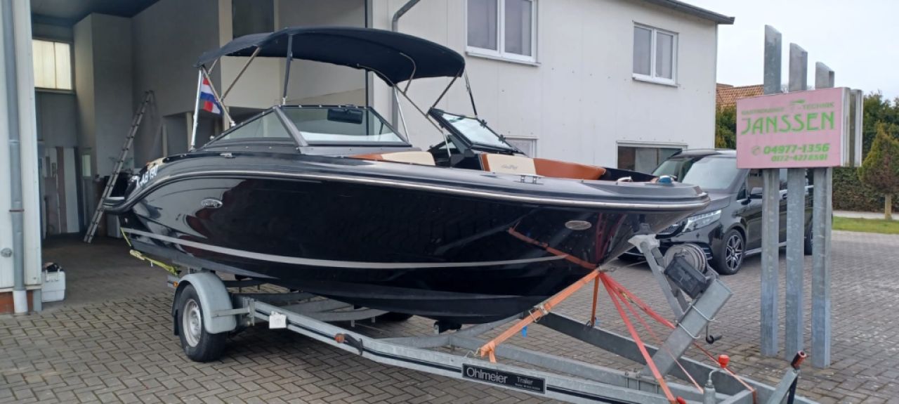 SeaRay 190 SPX Black Beauty