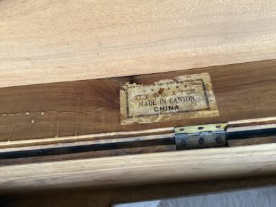 Sehr alte gut erhaltene Seemannstruhe