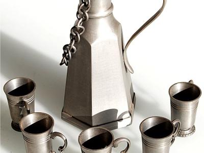 sehr alte Zinn Garnitur, 5 Henkelbecher und Karaffe