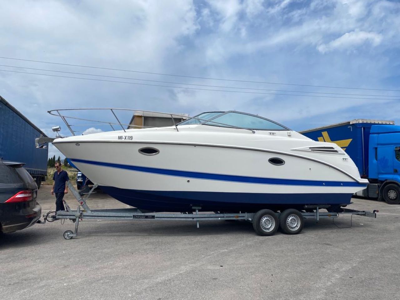 Very well-maintained Maxum2600SE motorboat for sale (berth can be taken over)