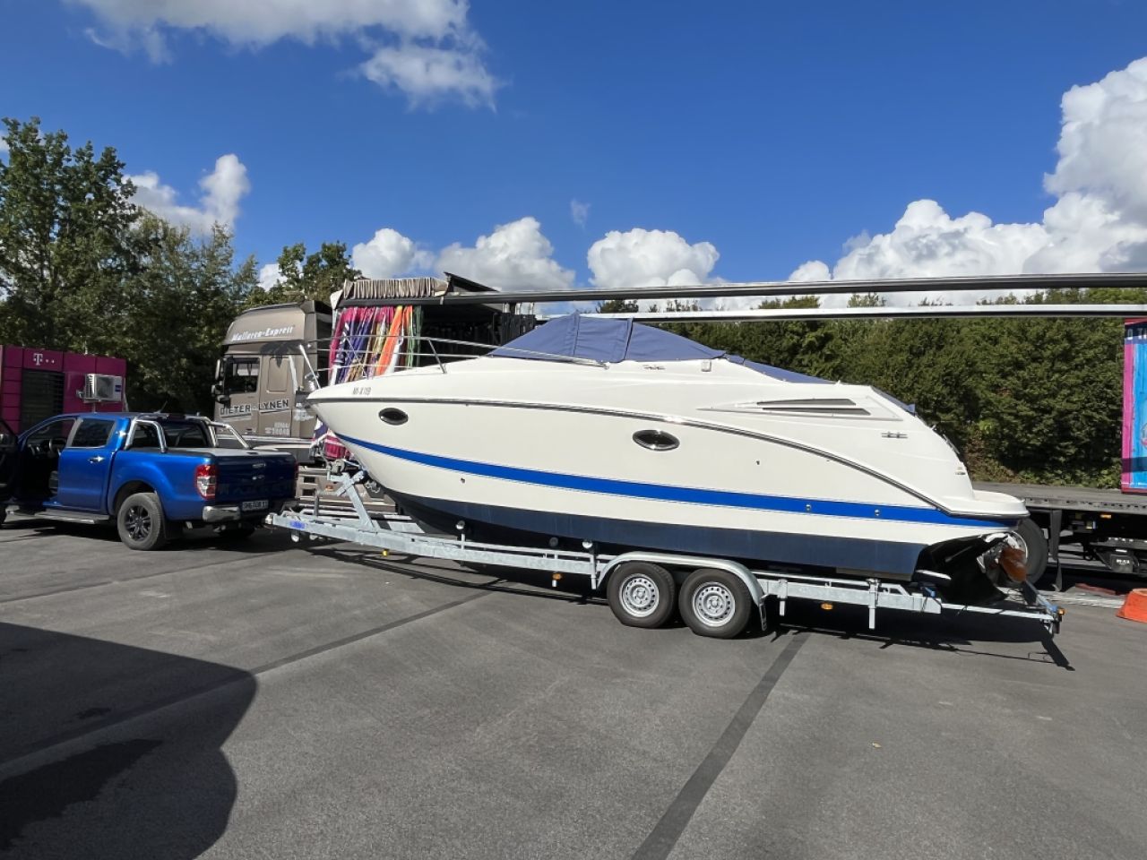 Very well-maintained Maxum2600SE motorboat for sale (berth can be taken over)