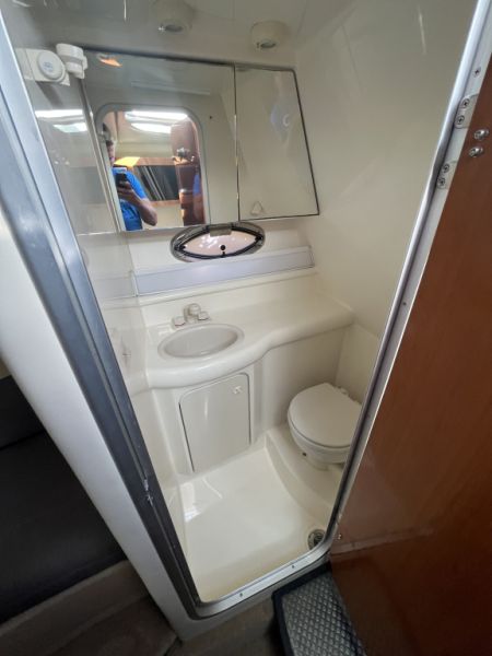 Very well-maintained Maxum2600SE motorboat for sale (berth can be taken over)