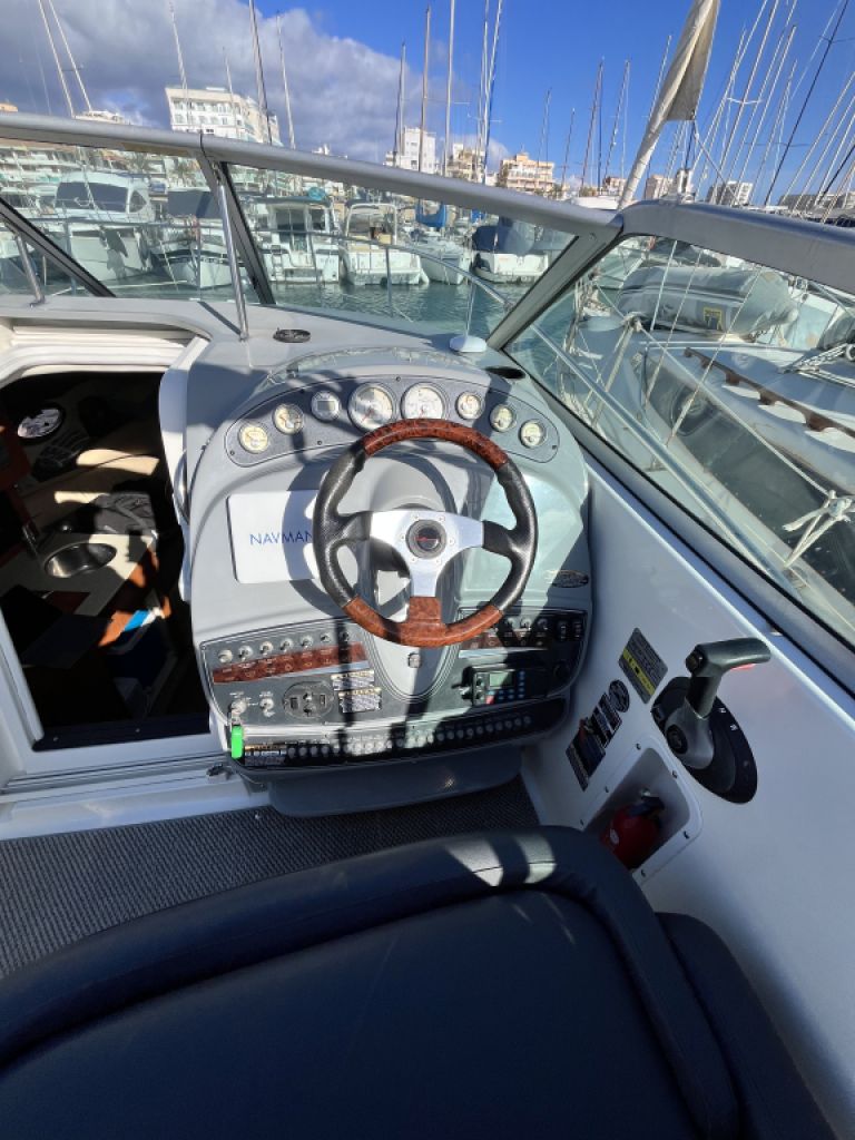 Very well-maintained Maxum2600SE motorboat for sale (berth can be taken over)