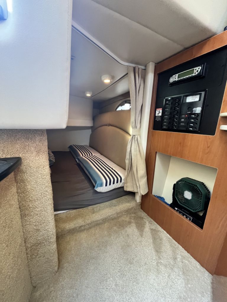 Very well-maintained Maxum2600SE motorboat for sale (berth can be taken over)